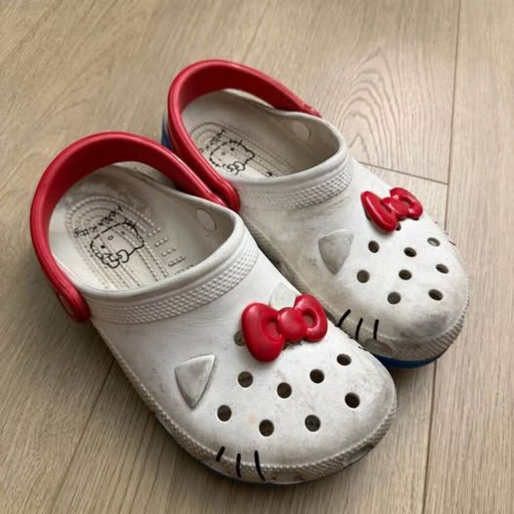 Crocs Hello Kitty Clogs Size J4